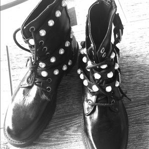 NOWT Zara combat boots with pearls